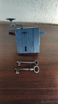 Starožitný masívny zámok