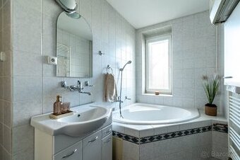 BEDES | priestranný 3 izb.byt, samostat. kúrenie,balkón,dvor