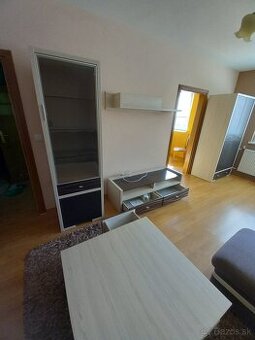 Predam sektorový nabytok do obyvačky