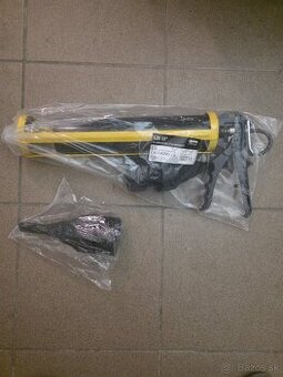 Lis/pištoľ na škárovanie s vymeniteľnými nastavcani