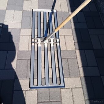 Nivelačné brány na trávnik