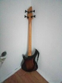 Bassgitara stagg - 1