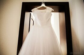 Bodkovane svadobné šaty