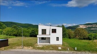 5-izb. rodinný dom s výhľadom na Inovec, Trenčianske Jastrab