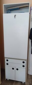 Univerzálna pracovná skrinka so žehliacou doskou