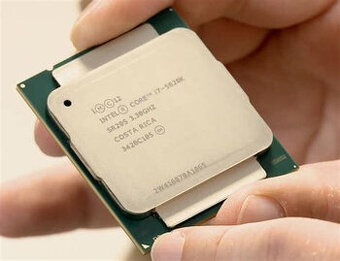 Intel Core i7-5820K Desktop Processor /6-Core/