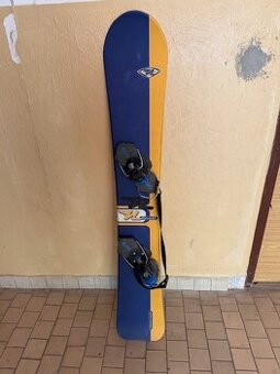Tvrdy pretekarsky snowboard pevne viazanie