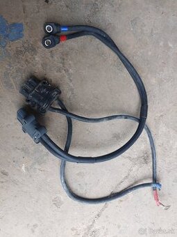 Konektory s kablami na 24 V bateriu