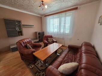 Tehlový,zariadený 4 izbový byt, 74 m2 + loggia, Košeca.