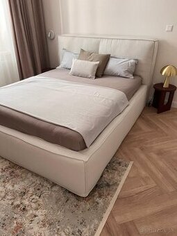 Posteľ s roštami 160 x 200  cm