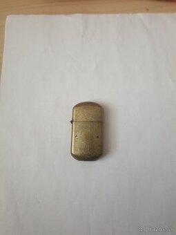 Mosadzny zapalovac.