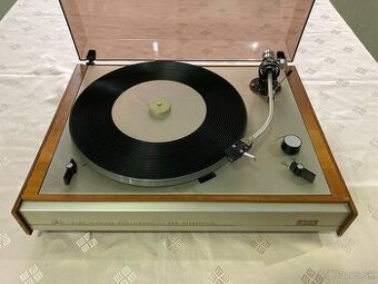 Gramofón Tesla NC440 - 1