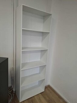 Vysoka kniznica - biely policovy regal