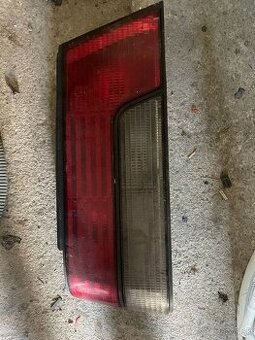 Na predaj: Ľavé zadné svetlo Valeo pre Peugeot 405 sedan