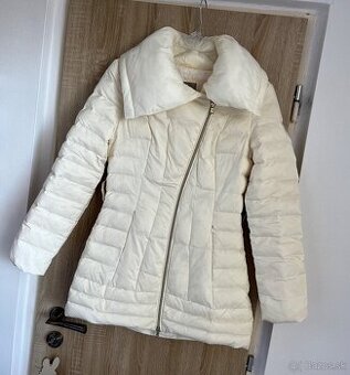 Krásna damska zimná bunda - Guess