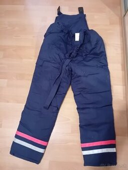 Predám zateplené pracovne nohavice a zatepleny kabát