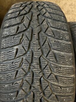 215/60R16 Nokian