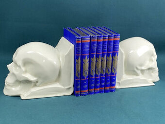 Porcelánové zarážky na knihy Ľudská lebka na knihe