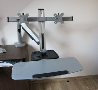 Pracovná stanica, držiak na monitory a klávesnicu