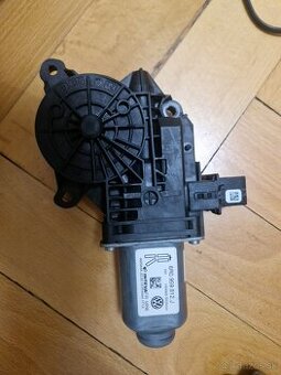 Motorček sťahovania okna