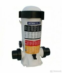 Dávkovač tabliet na chémiu na bazén