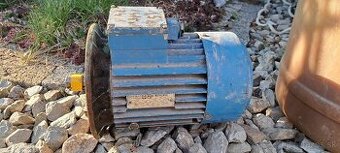 Predam prirubovy elektromotor 1,5 kw 1440 ot, hriadel 24 mm