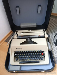 Predám písací stroj s kufríkom(zamykateľný)