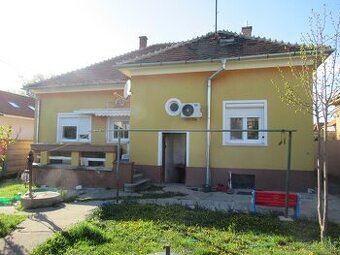Na prenájom 4-izbový rodinný dom s garážou v Nových Zámkoch