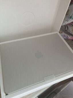 Mac book nový