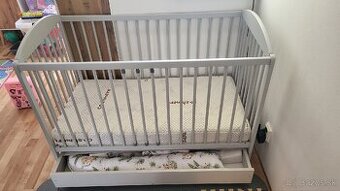 Detská postieľka s matracom a nepremokavými plachtami