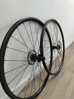 Kolesá specialized Axis - 1