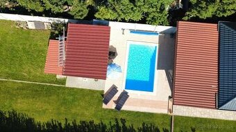 Moderný rodinný dom s bazénom a vínnou atmosférou – Strekov