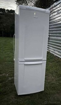 Predám chladničku s mraznickou elektrolux