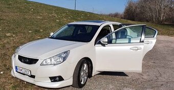 SUBARU LEGACY  limuzína 2.5 benzin