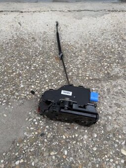 Skoda octavia 2 zámok dverí PZ - 1