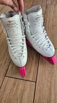 Krasokorculiarske korčule Edea