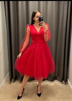 Červené spoločenské šaty