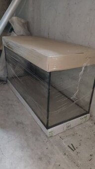 200l akvárium s poličkou a príslušenstvom