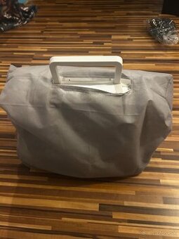 Šijací stroj s príslušenstvom