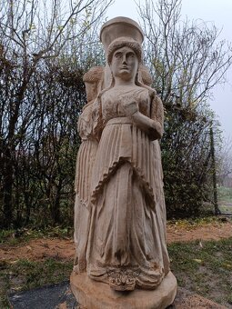 Hekate veľká socha