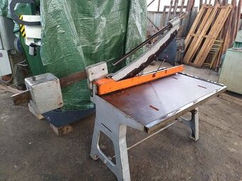 Tabulové nůžky NTP 1000/2,5