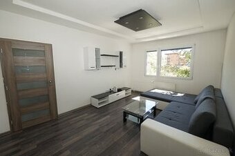 Pekný priestranný zrekonštruovaný 2i byt  neďaleko OC Európa