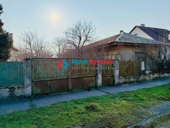 NOVÁ CENA/Predaj, pozemok so starším rodinným domom-Bruty(N1