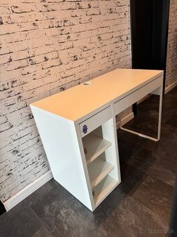 Stolík Ikea Micke