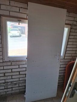 Darujem dvere, železo + sporák a mikrovlnka