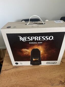 Kavovar Nespresso Essenza Mini
