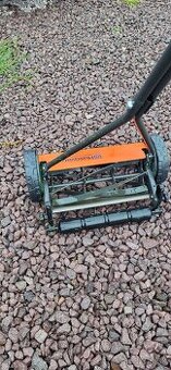 Znížená cena. Vretenová kosačka Husqvarna 64 + zberný koš