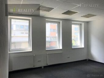Kancelária na prenájom, 25 m2, Trenčín, ul. Gen. M.R.Štefáni