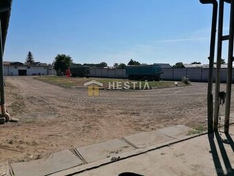 Pozemok s hospodárskymi budovami a ubytovaním