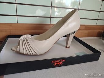 PREDAVAM RAZ KRÁTKO OBUTÉ LODIČKY